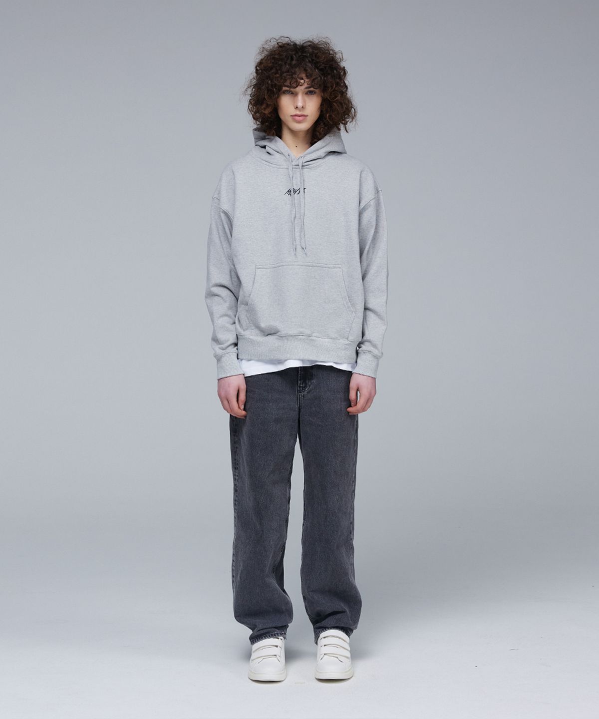 므아므(MMAM) [ESSENTIAL] Signature logo hoodie