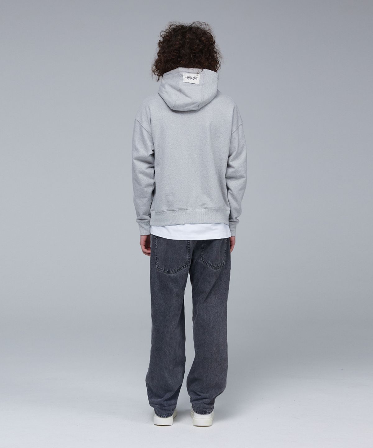 므아므(MMAM) [ESSENTIAL] Signature logo hoodie