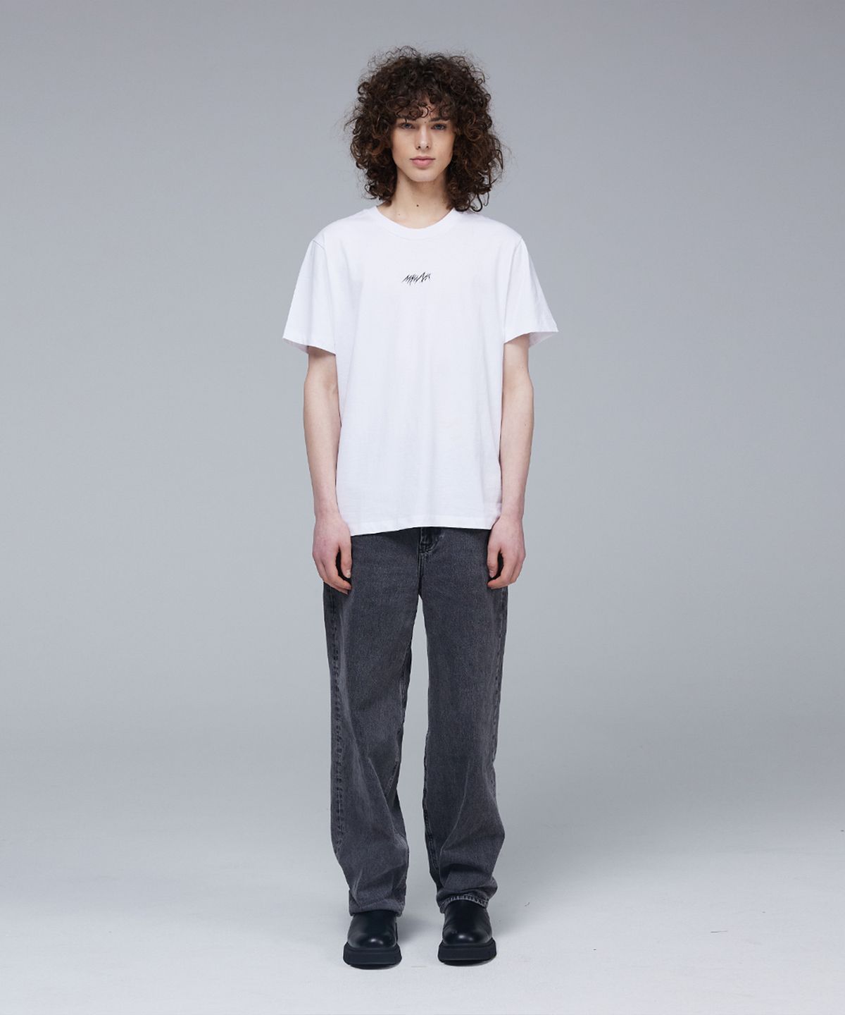 므아므(MMAM) [ESSENTIAL] Signature rain drop logo T-shirt