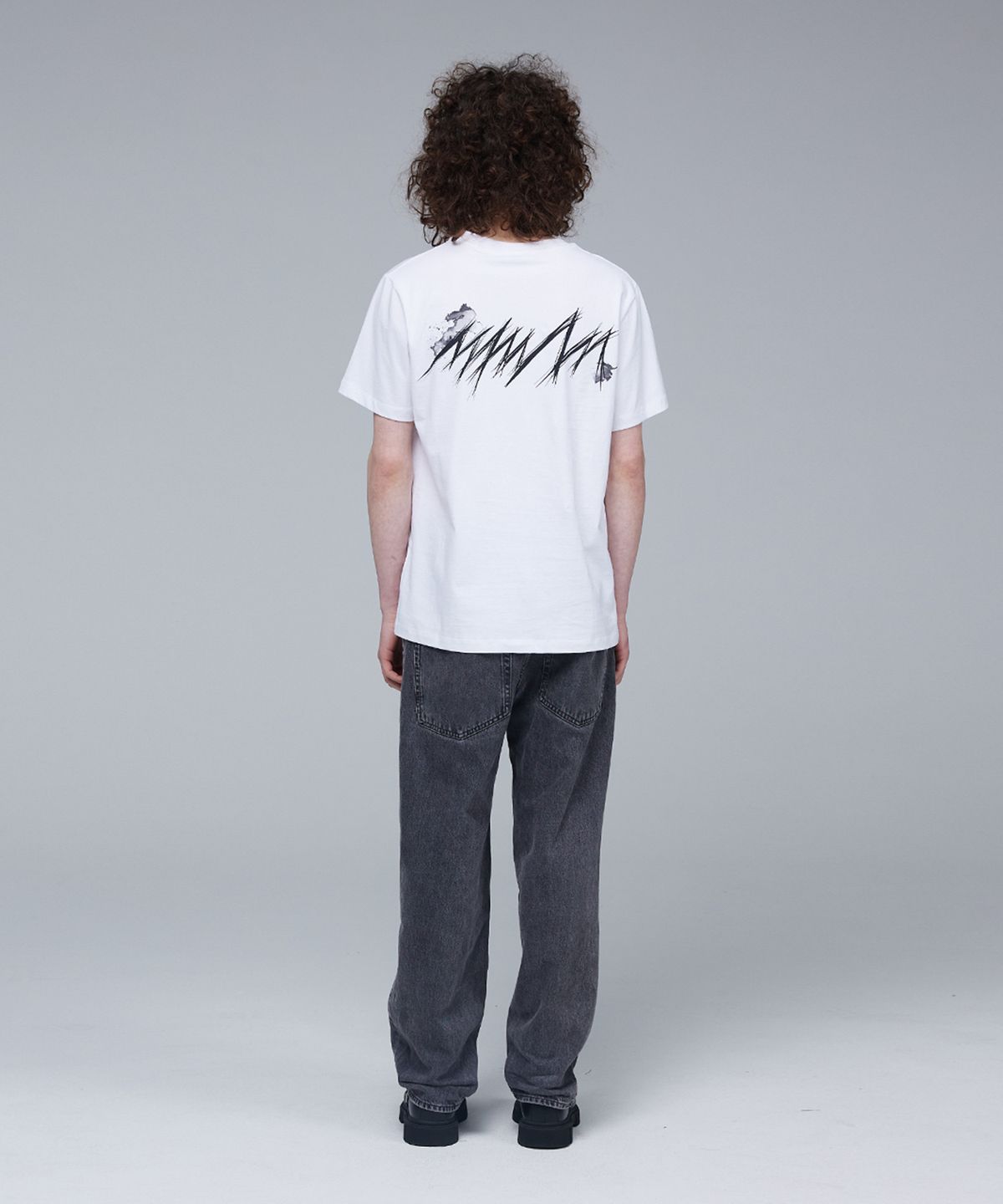 므아므(MMAM) [ESSENTIAL] Signature rain drop logo T-shirt