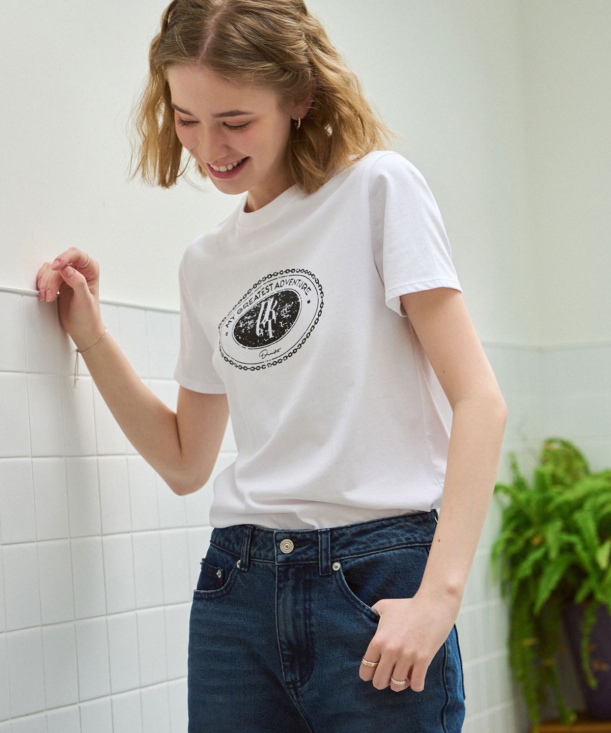 드로우핏 우먼(DRAWFIT WOMEN) 크랙 서클 크레스트 수피마 반팔 티셔츠 [BLACK]