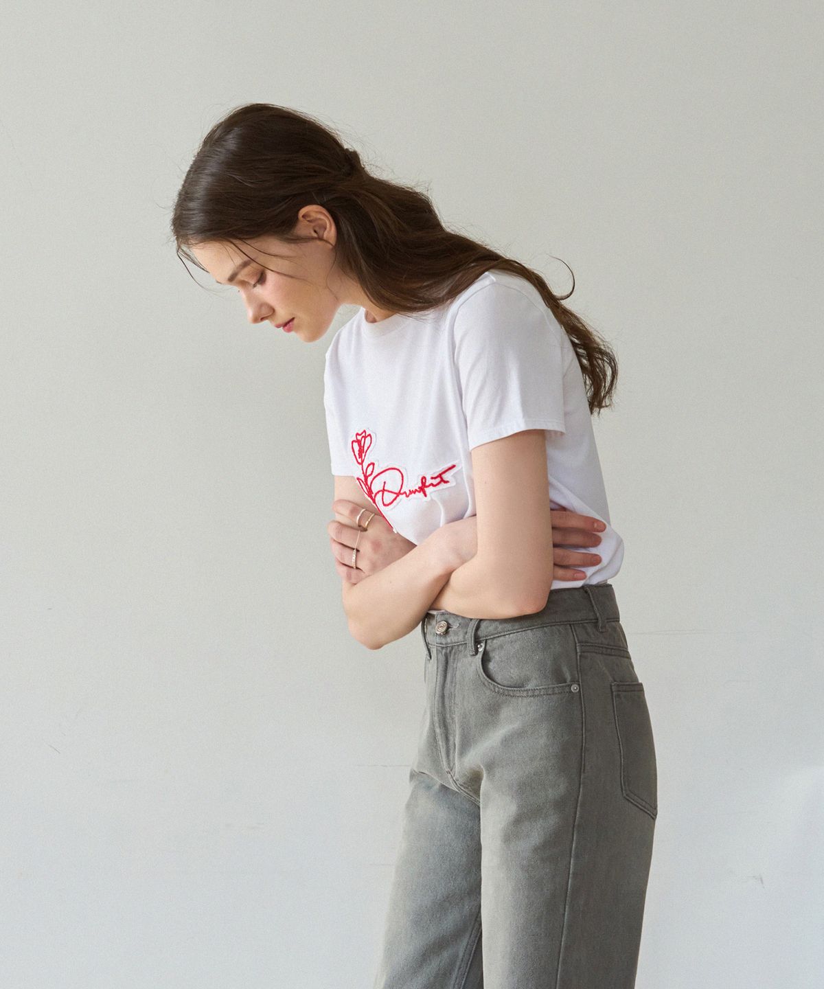 드로우핏 우먼(DRAWFIT WOMEN) 플라워 패치 수피마 반팔 티셔츠 [BLACK]