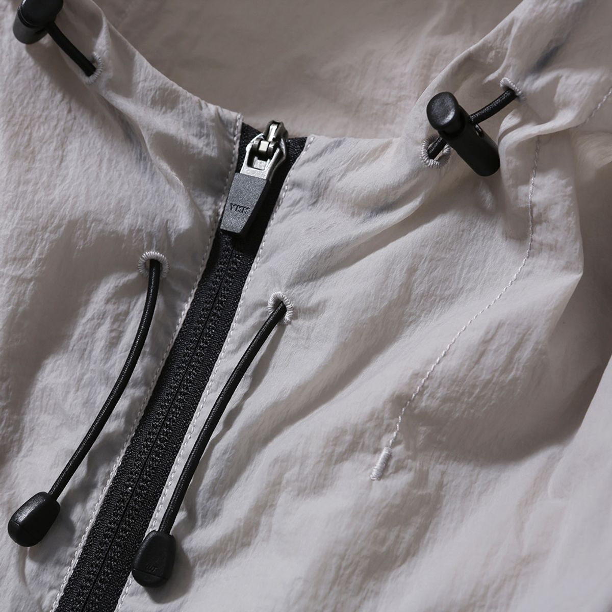 모이프(MOIF) [SS24] HOODED CROP VEST / SILVER