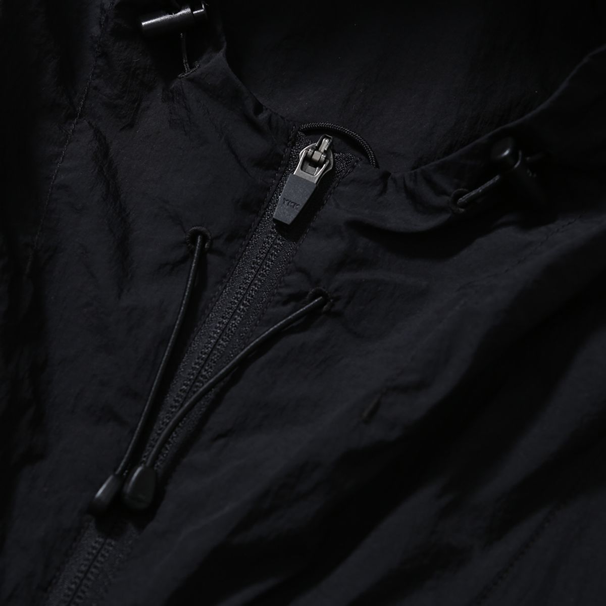 모이프(MOIF) [SS24] HOODED CROP VEST / BLACK