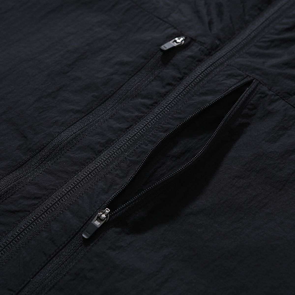 모이프(MOIF) [SS24] HOODED CROP VEST / BLACK