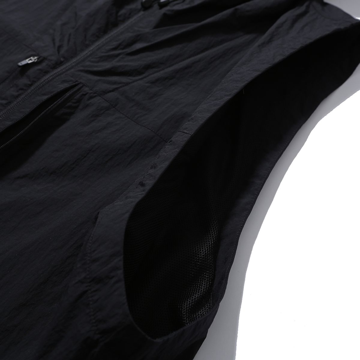 모이프(MOIF) [SS24] HOODED CROP VEST / BLACK