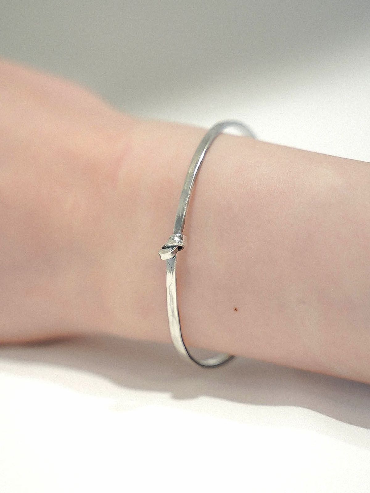 하랑(HARANG) HR 05B_Silver Knotted Bangle Bracelet