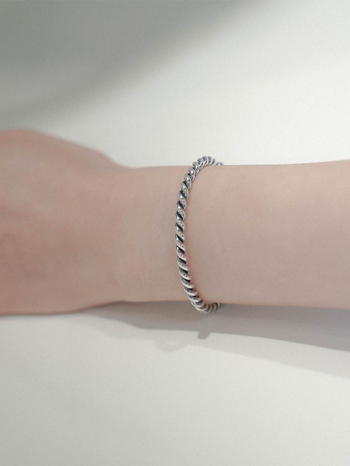 하랑(HARANG) HR 11B_Silver Twist Bangle Bracelet