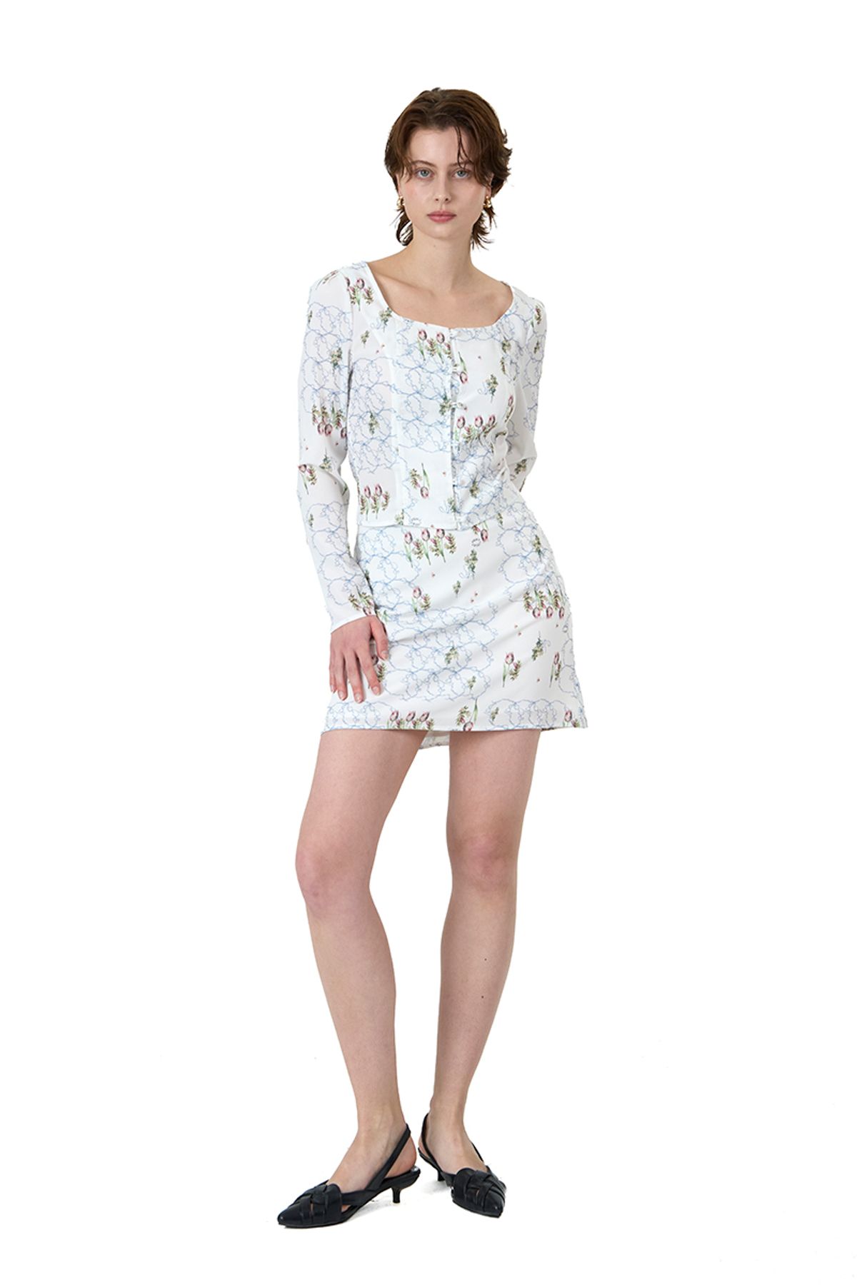 신스레터스(SHINS LETTERS) Ribbon Tulip Blouse
