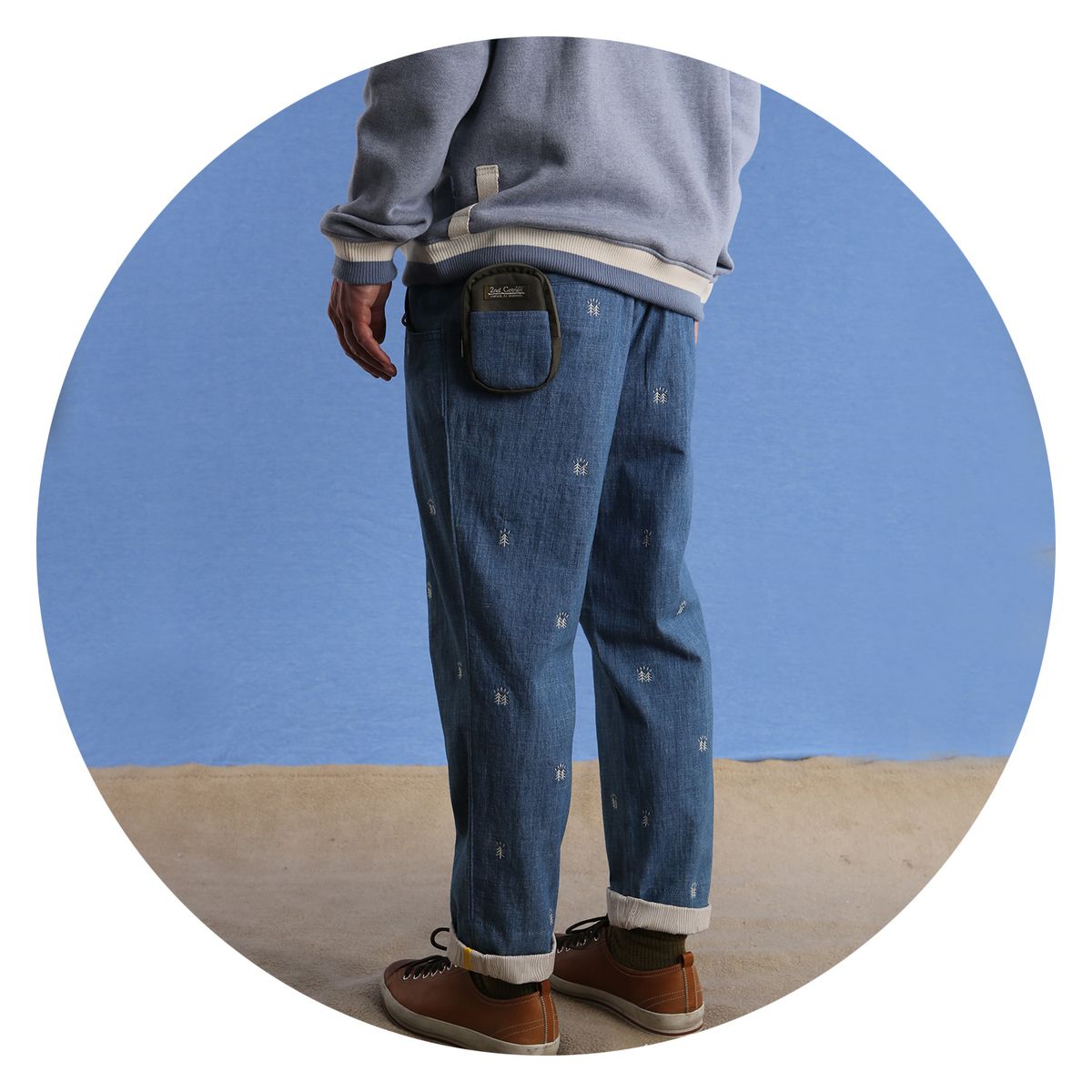 세컨드 코너(SECOND CORNER) 2C 남성 배기핏 그래픽 롤업 데님 팬츠. Leffe