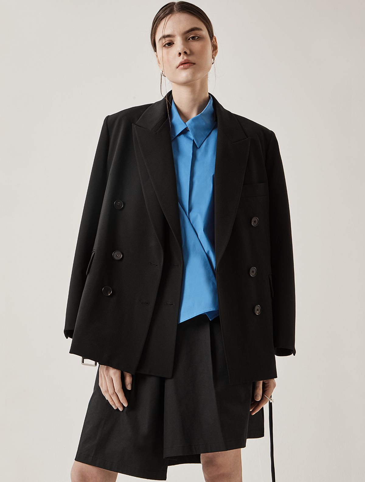 르이엘(LE YIEL) Peaked Collar Belted Jacket_Black + Black Collar 피크드 카라 벨티드 자켓_블랙+블랙 카라
