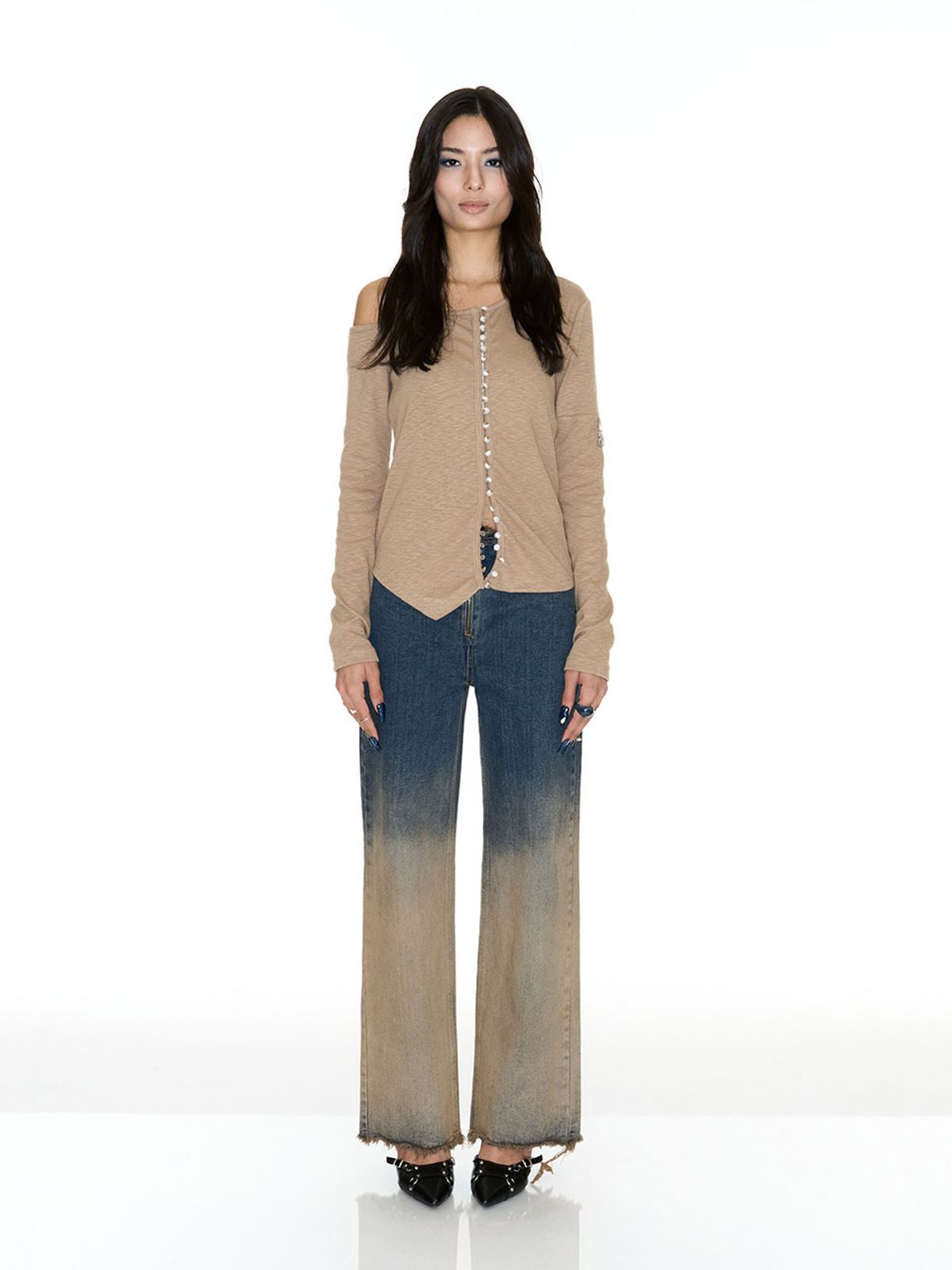 쎄쎄쎄(SETSETSET) ASYMMETRICAL BEAN BUTTON CARDIGAN BEIGE