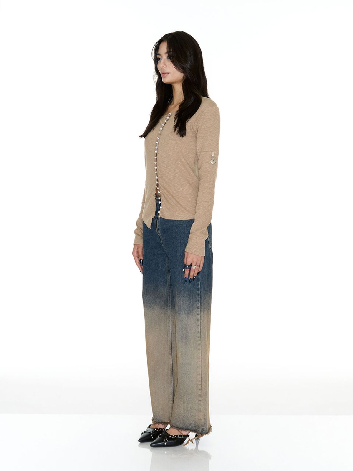 쎄쎄쎄(SETSETSET) ASYMMETRICAL BEAN BUTTON CARDIGAN BEIGE