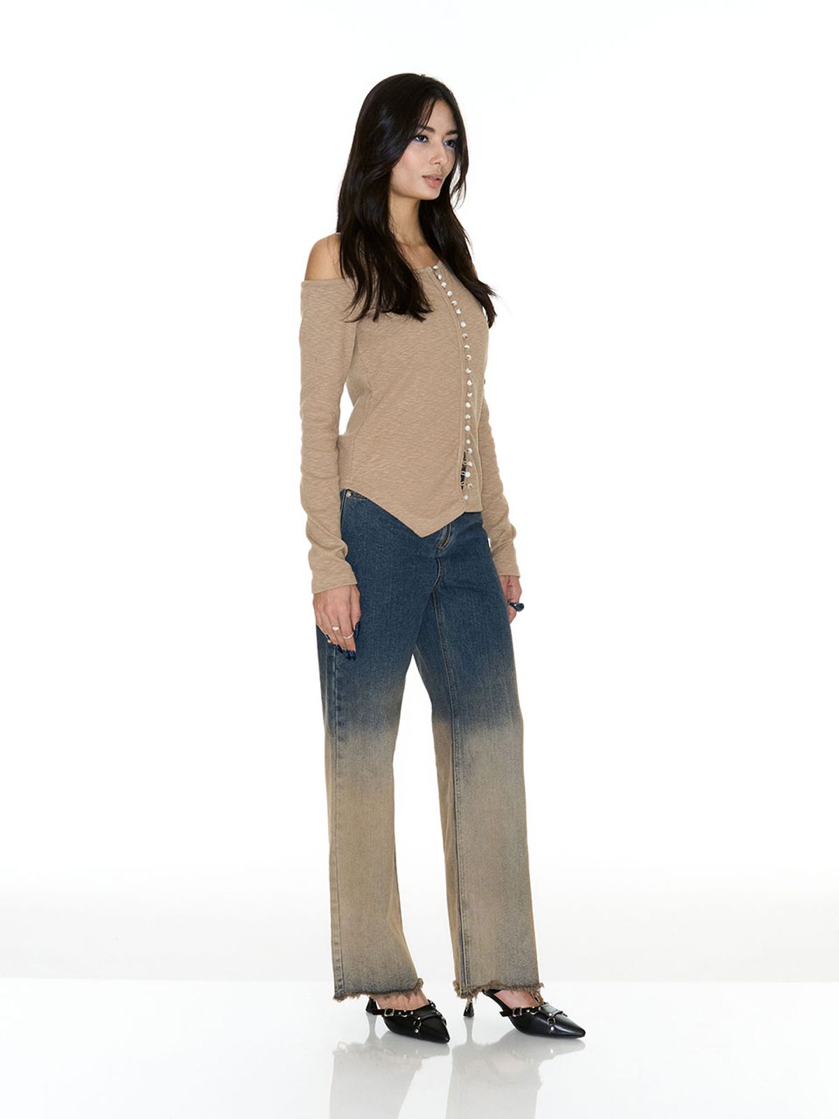 쎄쎄쎄(SETSETSET) ASYMMETRICAL BEAN BUTTON CARDIGAN BEIGE