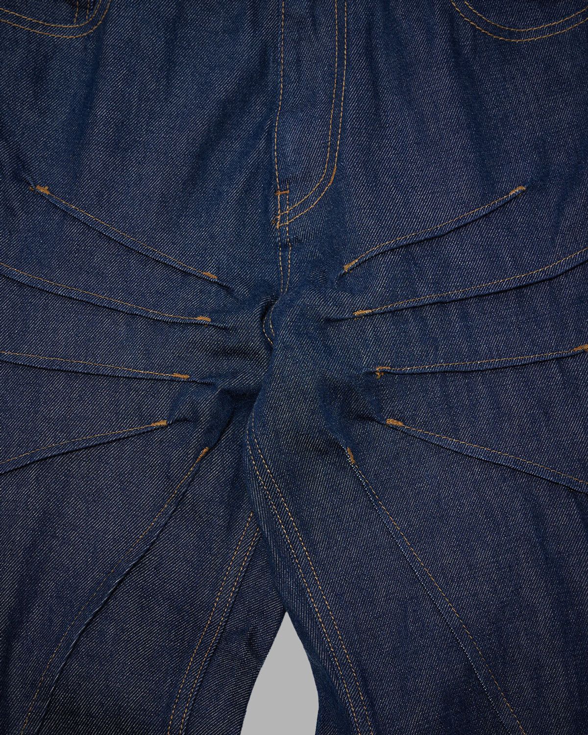더뮤지엄비지터(THEMUSEUMVISITOR) PINTUCK DETAILED DENIM PANTS (DARK NAVY)