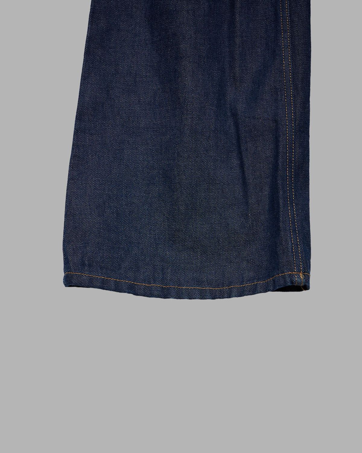 더뮤지엄비지터(THEMUSEUMVISITOR) PINTUCK DETAILED DENIM PANTS (DARK NAVY)