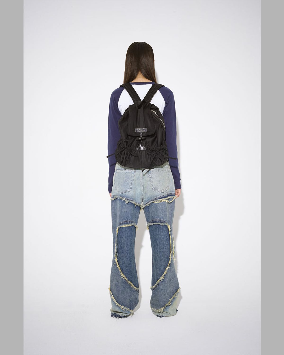 더뮤지엄비지터(THEMUSEUMVISITOR) HEART CUT-OUT DENIM PANTS (BLUE)