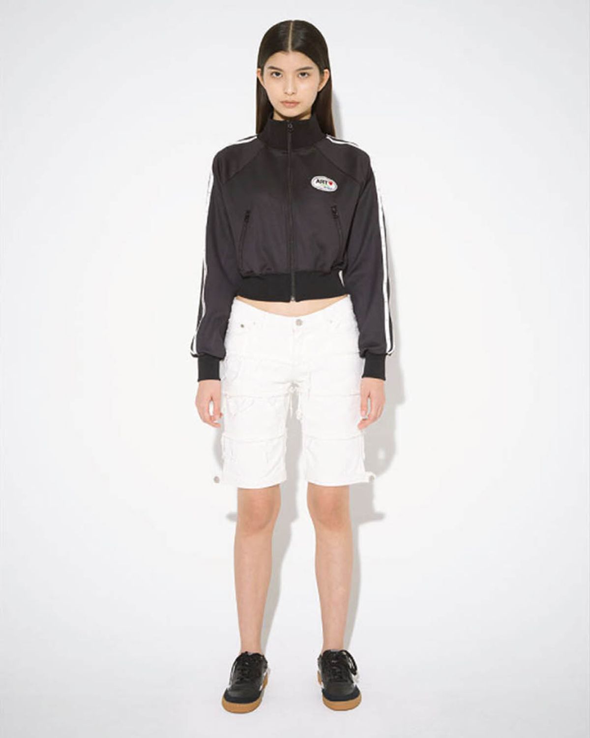 더뮤지엄비지터(THEMUSEUMVISITOR) LINE DAMAGED DENIM SHORTS (IVORY)