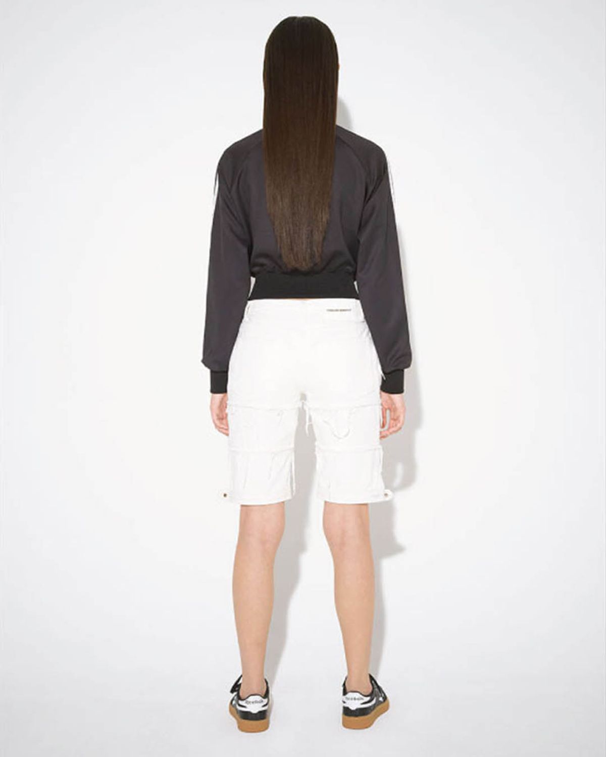 더뮤지엄비지터(THEMUSEUMVISITOR) LINE DAMAGED DENIM SHORTS (IVORY)