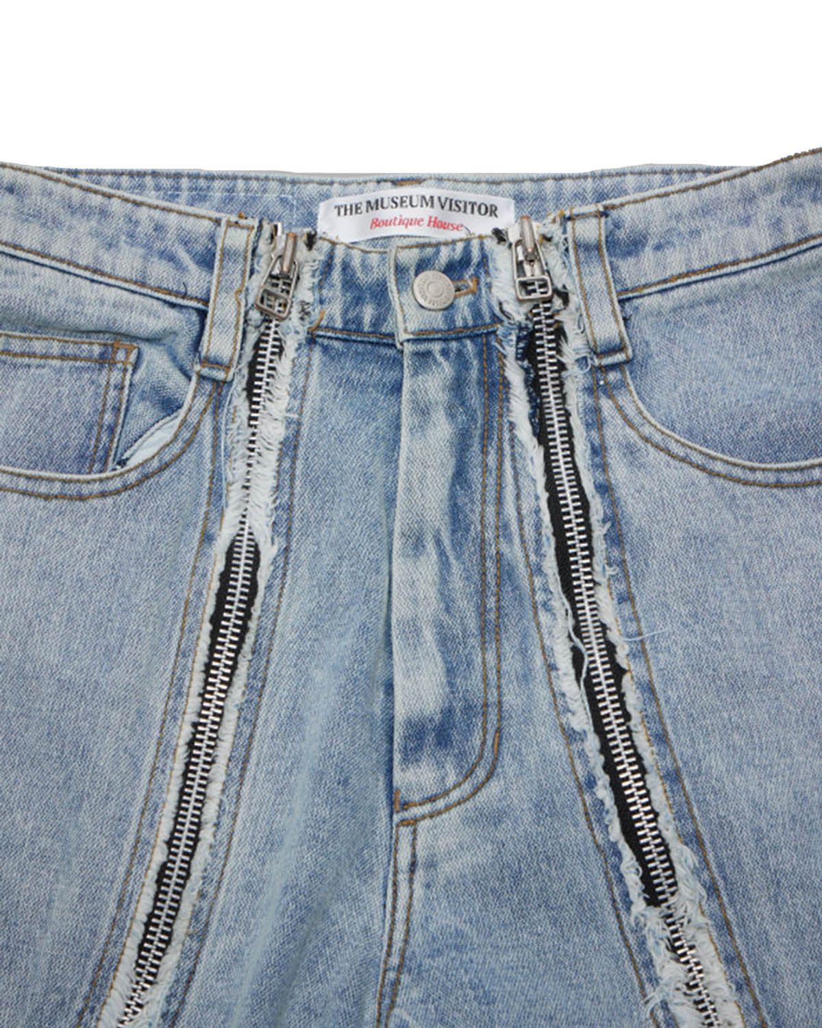 더뮤지엄비지터(THEMUSEUMVISITOR) CURVED ZIPPER DENIM SHORTS (LIGHT BLUE)