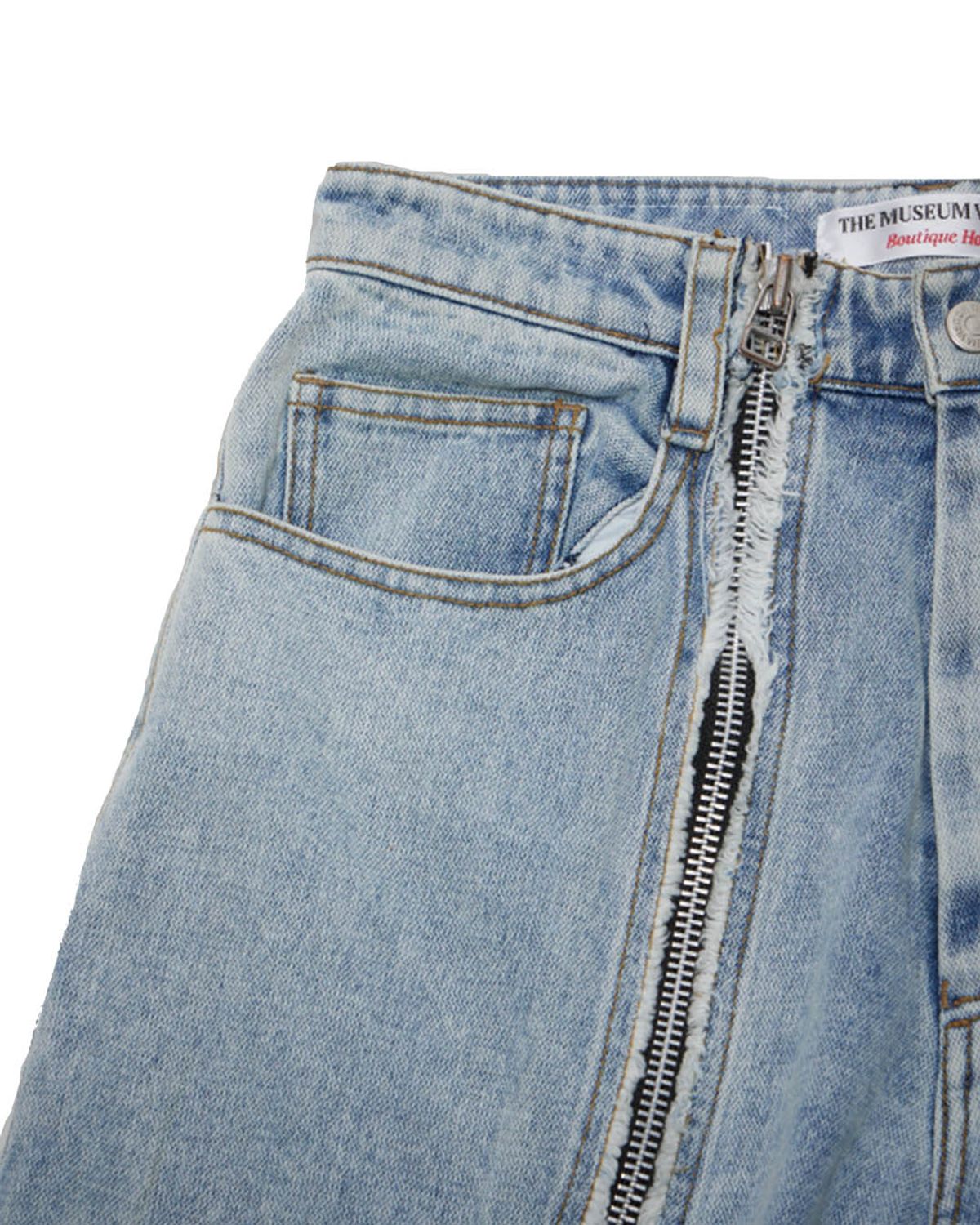 더뮤지엄비지터(THEMUSEUMVISITOR) CURVED ZIPPER DENIM SHORTS (LIGHT BLUE)