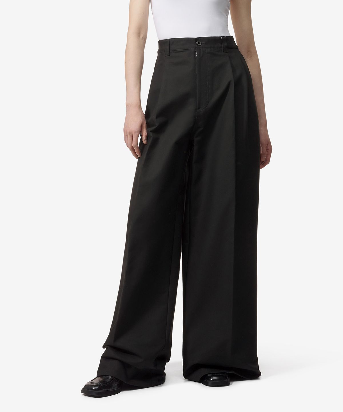 메종 마르지엘라(MAISON MARGIELA) 헤비 코튼 투 플리츠 팬츠 - 블랙 / S29KA0385M35047900