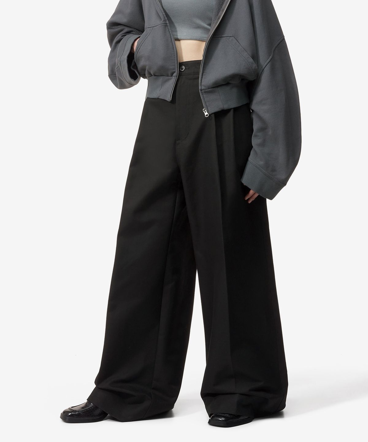 메종 마르지엘라(MAISON MARGIELA) 헤비 코튼 투 플리츠 팬츠 - 블랙 / S29KA0385M35047900