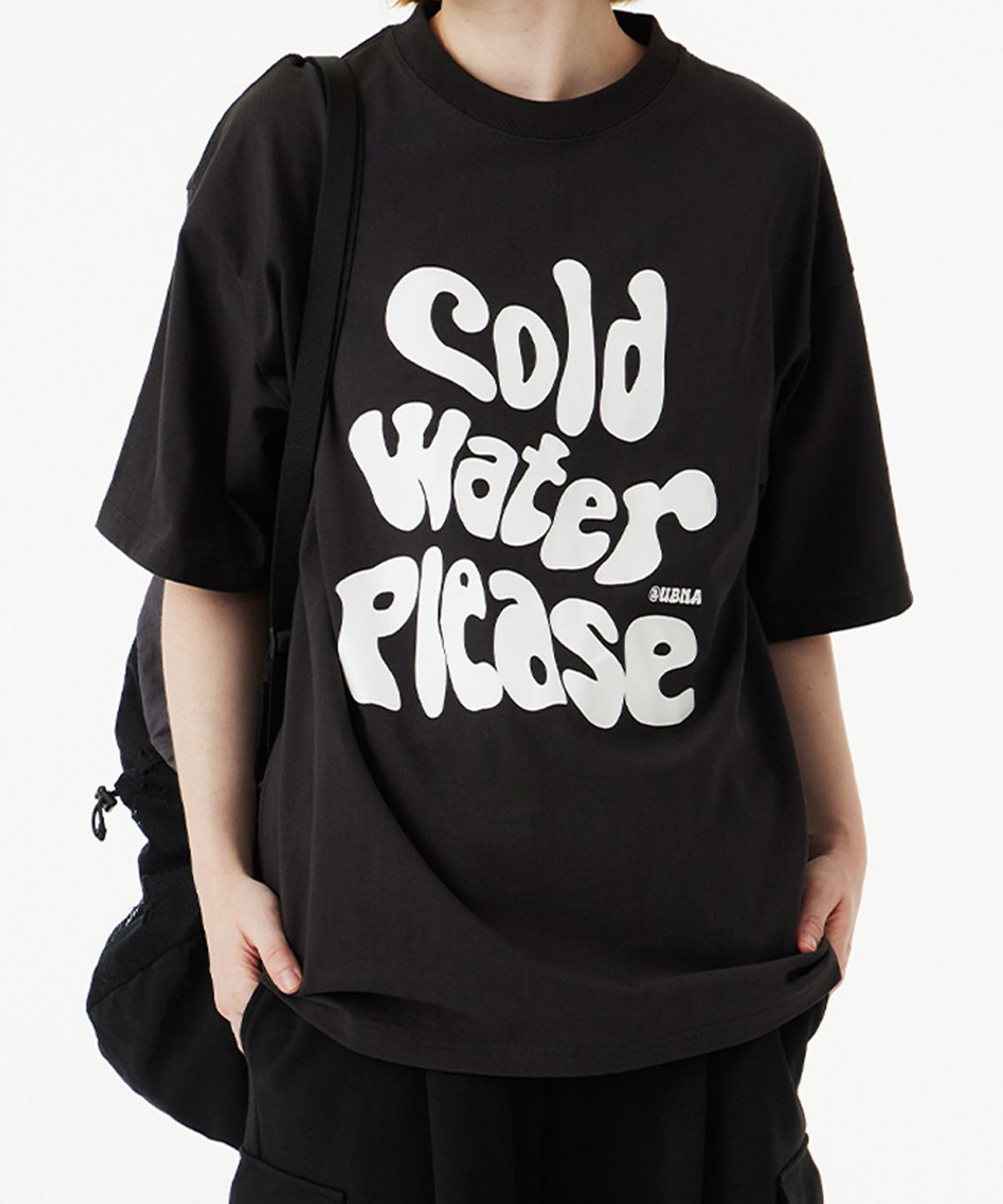 어반에이지(URBANAGE) Cold Water Plz 오버 반팔_차콜