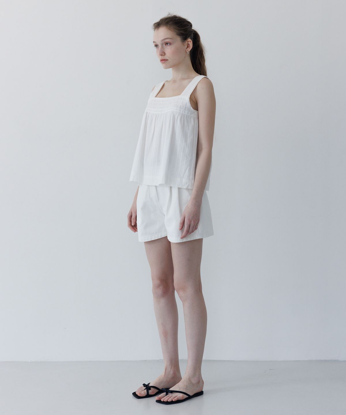 튜드먼트(TTUDEMENT) SLEEVELESS COTTON BLOUSE WHITE