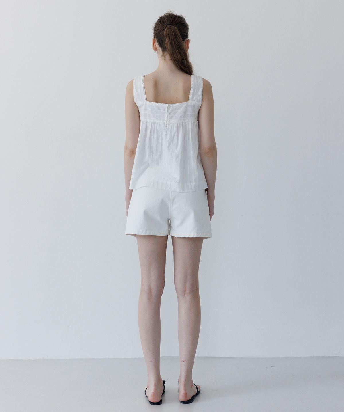 튜드먼트(TTUDEMENT) SLEEVELESS COTTON BLOUSE WHITE