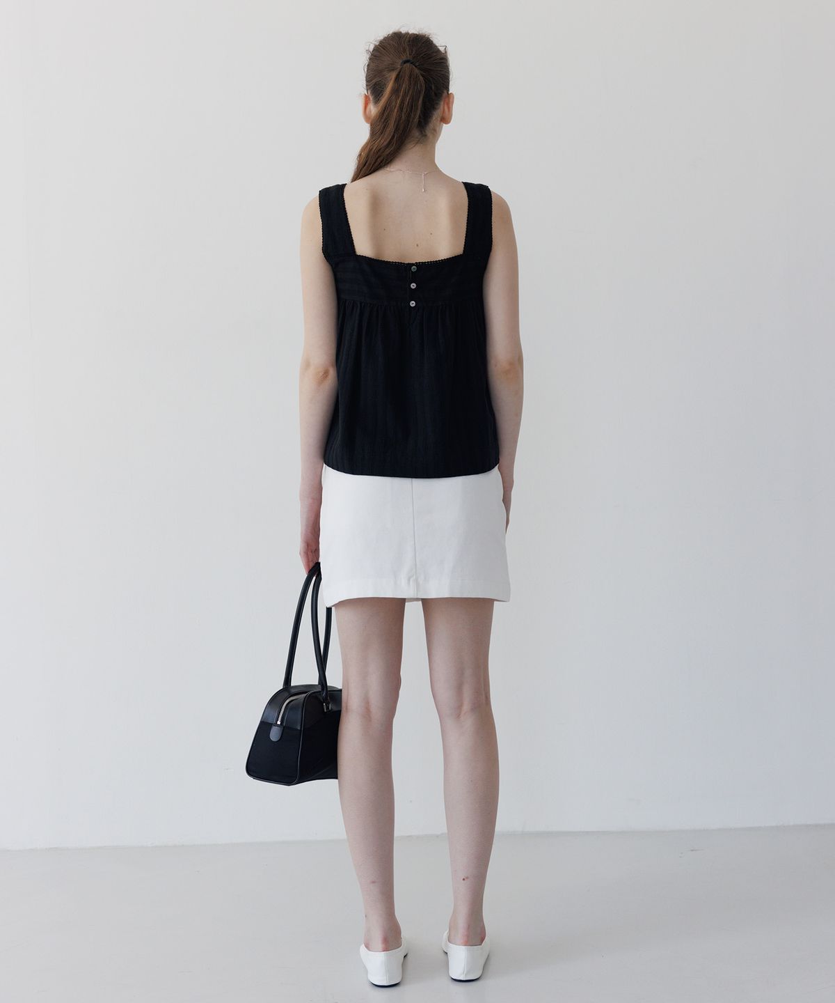 튜드먼트(TTUDEMENT) SLEEVELESS COTTON BLOUSE BLACK