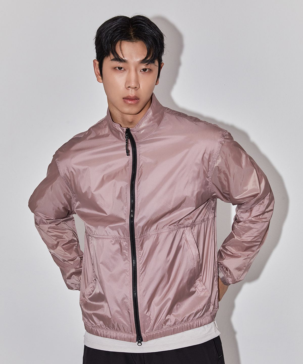 무신사 스탠다드 스포츠(MUSINSA STANDARD SPORTS) 슈퍼 라이트 스탠넥 바람막이 (3color)