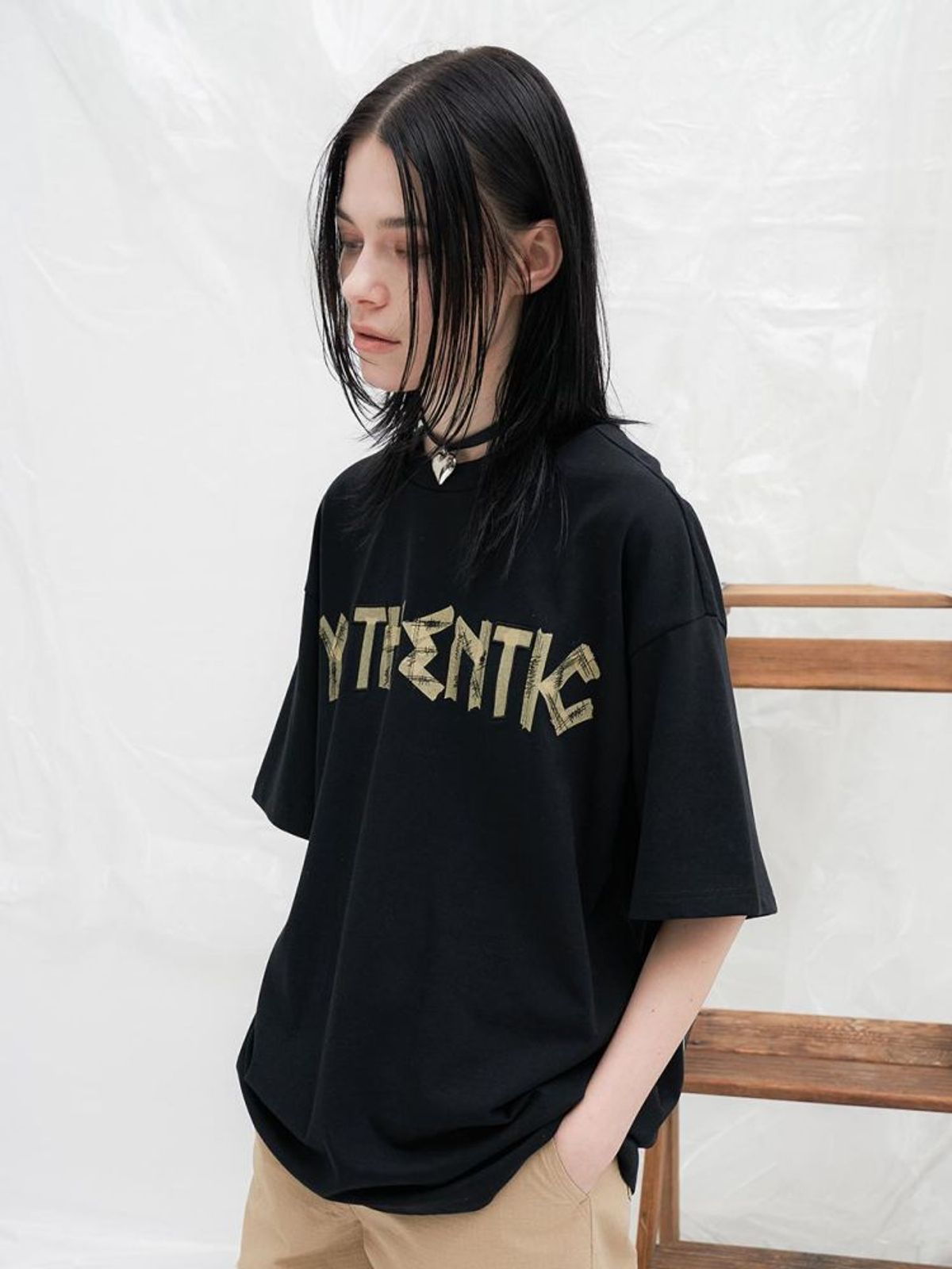 유센틱(YUTHENTIC) 로고 박시 반팔 티셔츠 블랙 AW4ME43010