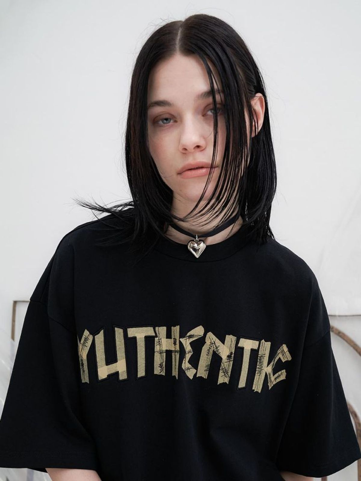 유센틱(YUTHENTIC) 로고 박시 반팔 티셔츠 블랙 AW4ME43010