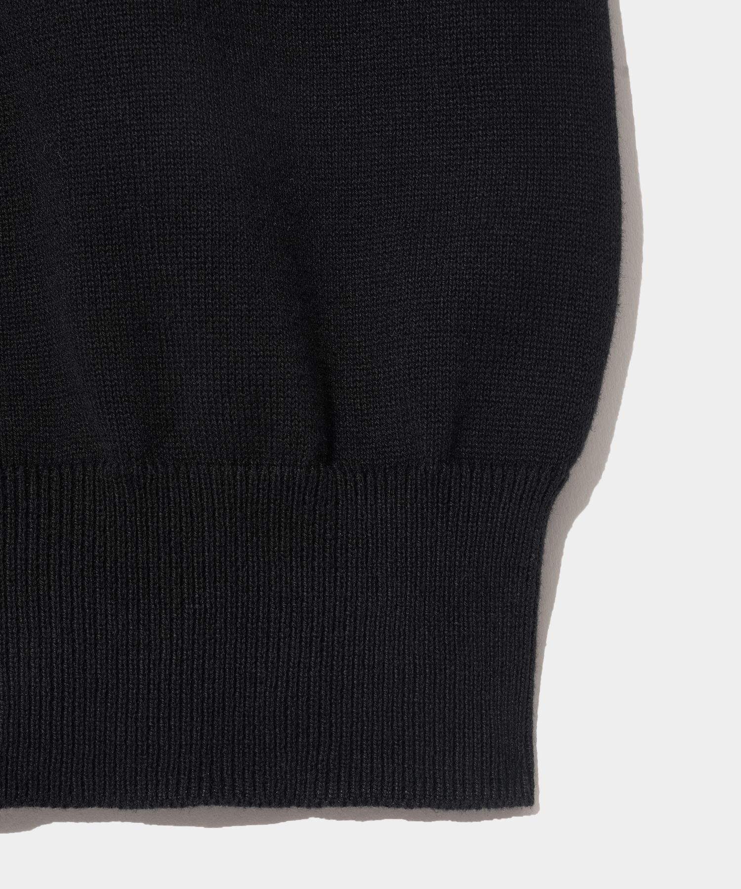 MUSINSA | SATUR Classic Crew Neck Half Knit Black