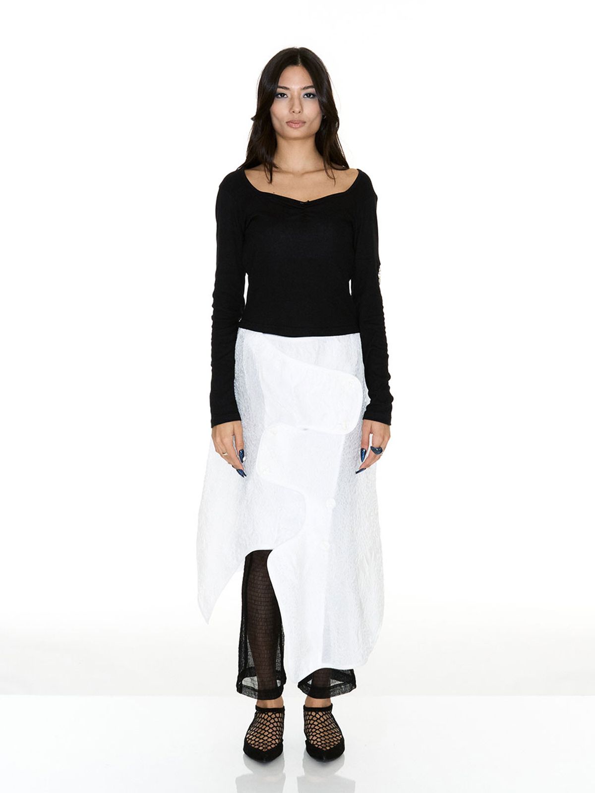 쎄쎄쎄(SETSETSET) HERAT NECK T-SHIRT WITH SEASHELL BLACK