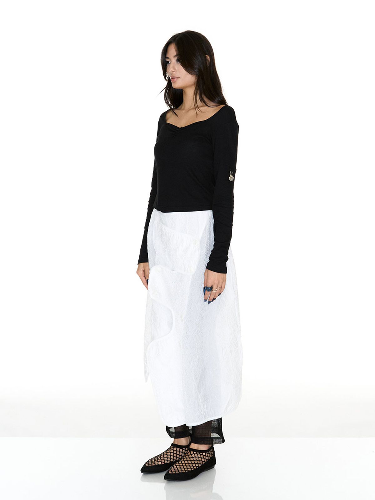 쎄쎄쎄(SETSETSET) HERAT NECK T-SHIRT WITH SEASHELL BLACK