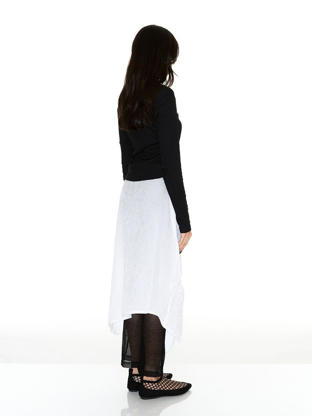 쎄쎄쎄(SETSETSET) HERAT NECK T-SHIRT WITH SEASHELL BLACK