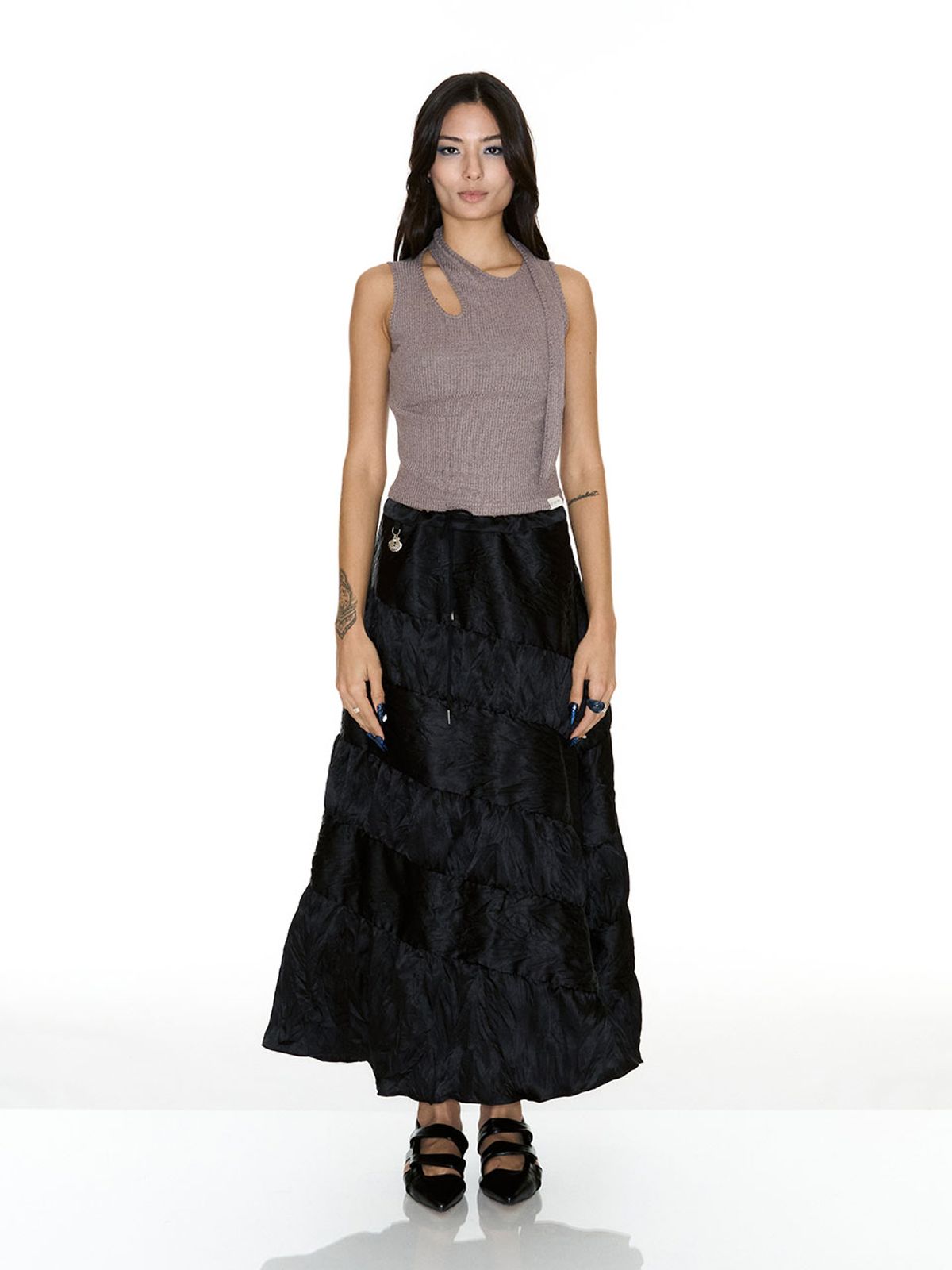 쎄쎄쎄(SETSETSET) SLEEVELESS TIE NECK GREY BROWN