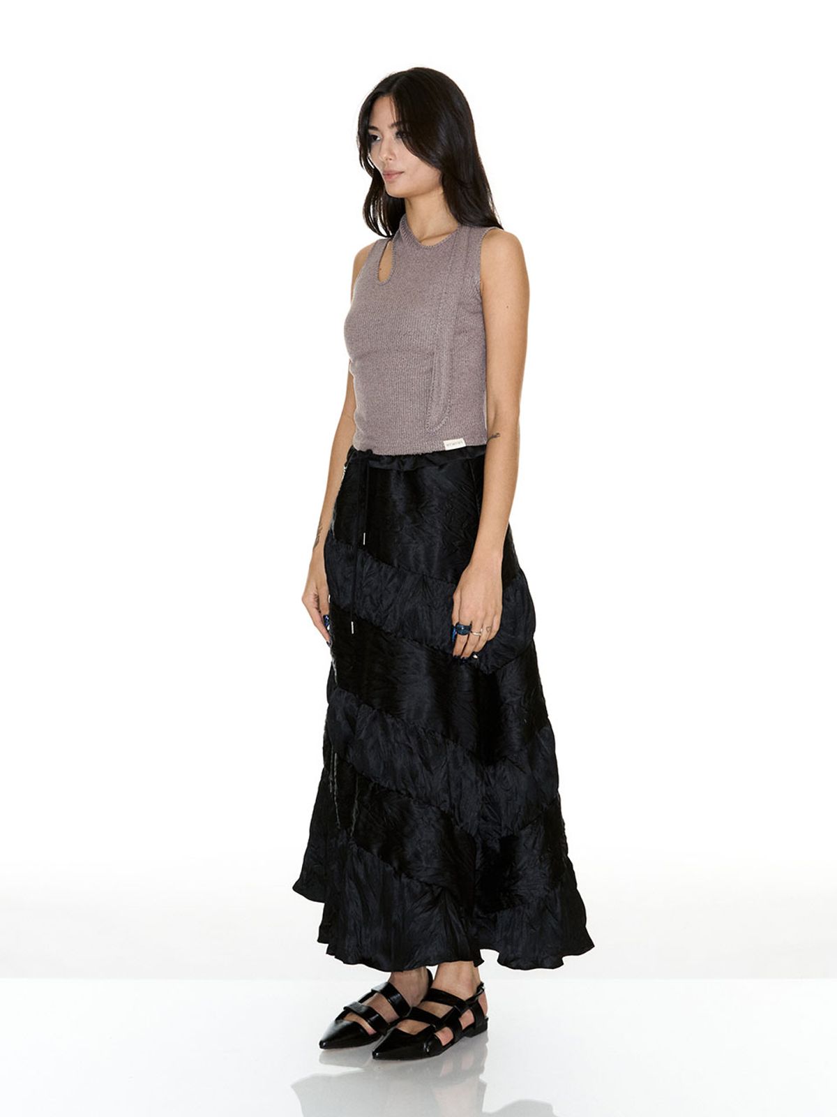 쎄쎄쎄(SETSETSET) SLEEVELESS TIE NECK GREY BROWN