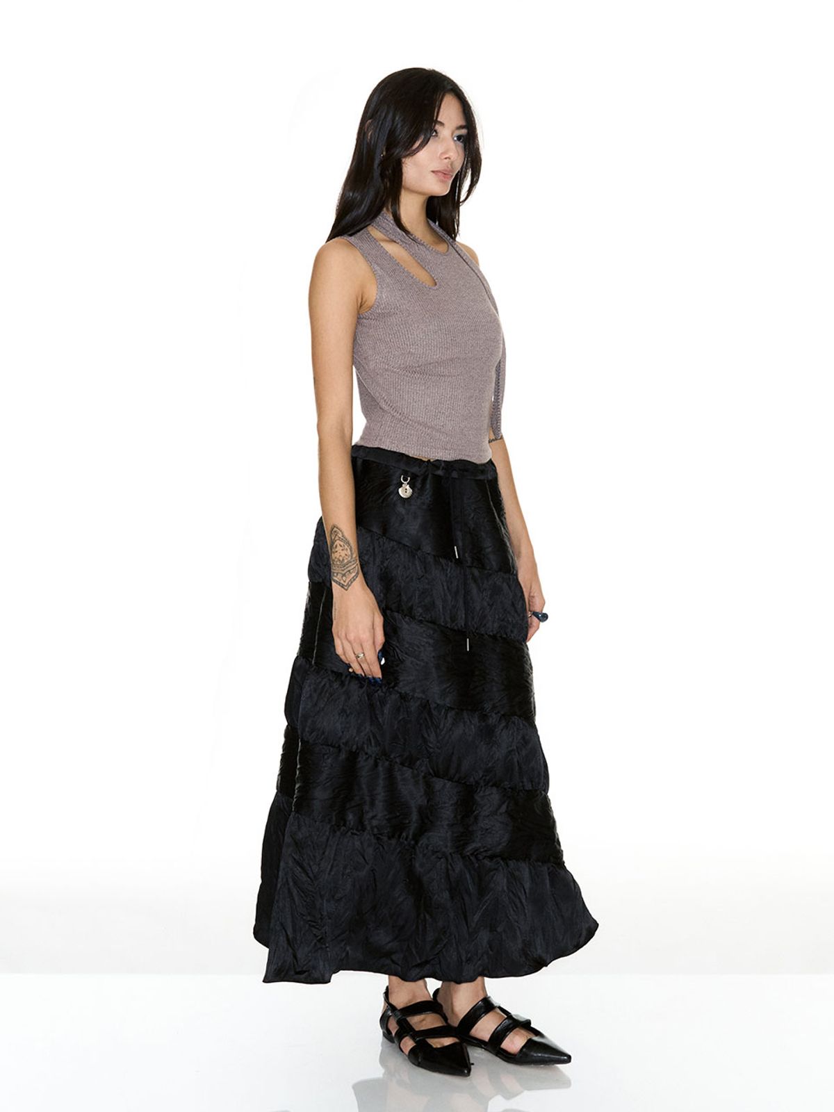 쎄쎄쎄(SETSETSET) SLEEVELESS TIE NECK GREY BROWN