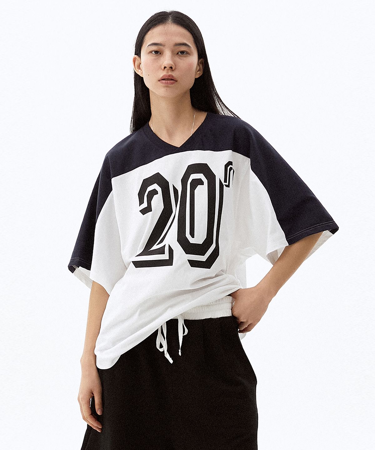 하이투(HYIIⁿ) UNISEX 넘버 프린트 브이넥 오버핏 티셔츠 네이비