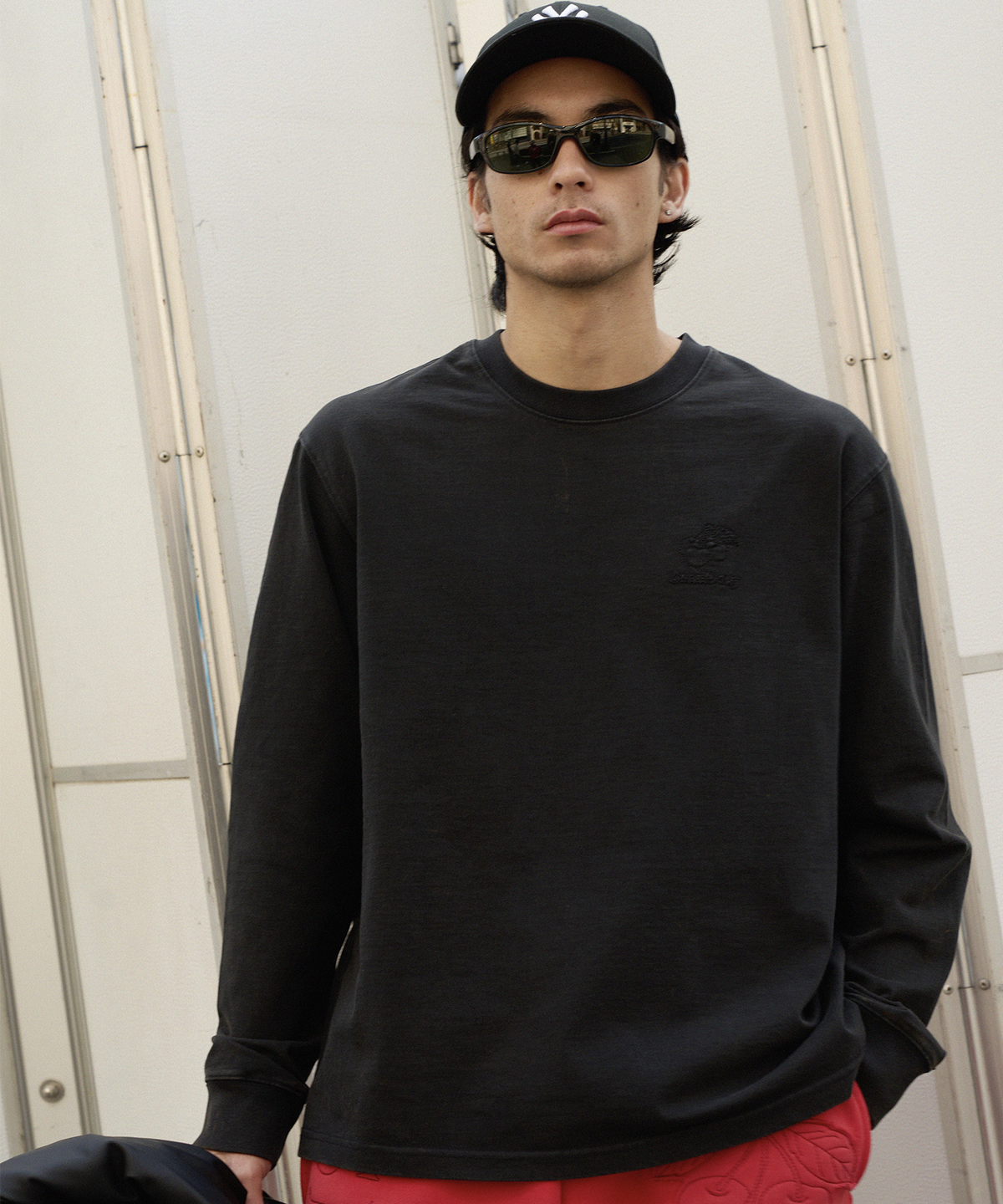 선데이후르츠마켓(SUNDAY FRUIT MARKET) CHERRY WASHED LS TEE BLACK