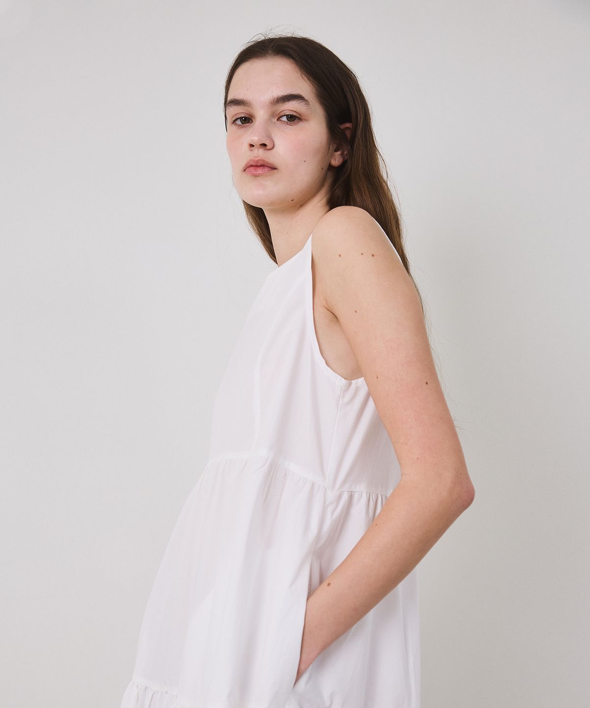 아템포(ATEMPO) SLEEVELESS DRESS_white