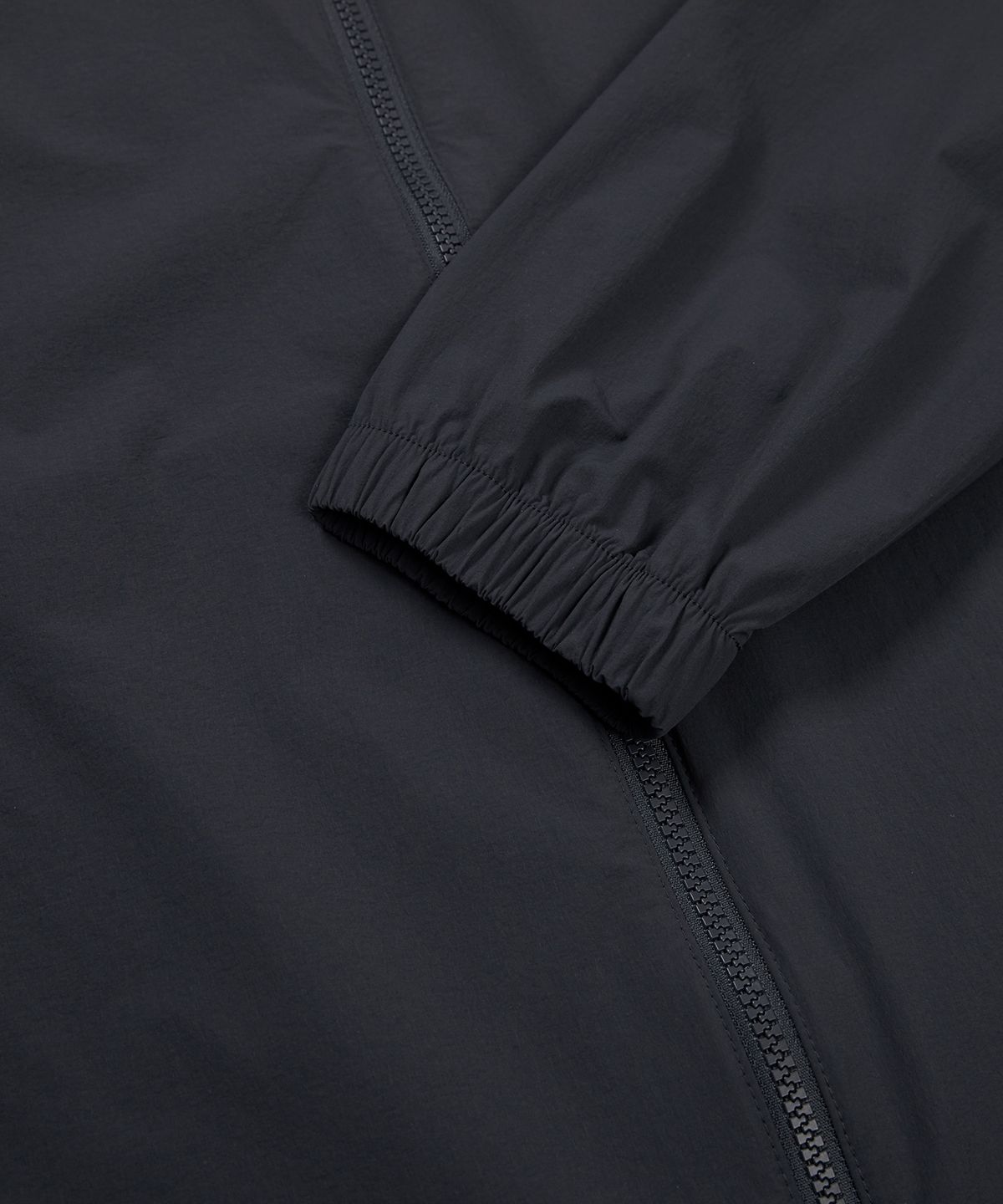 스노우피크 어패럴(SNOWPEAK APPAREL) 씬테크 우븐 스탠드넥 바람막이 Charcoal Navy (S24MMSWB34)