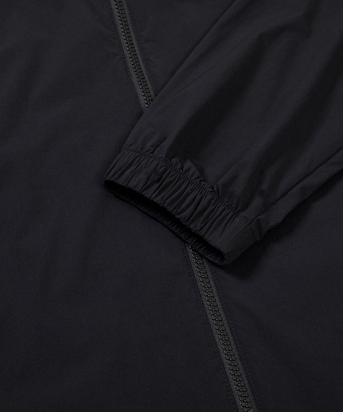 스노우피크 어패럴(SNOWPEAK APPAREL) 씬테크 우븐 스탠드넥 바람막이 Black (S24MMSWB34)