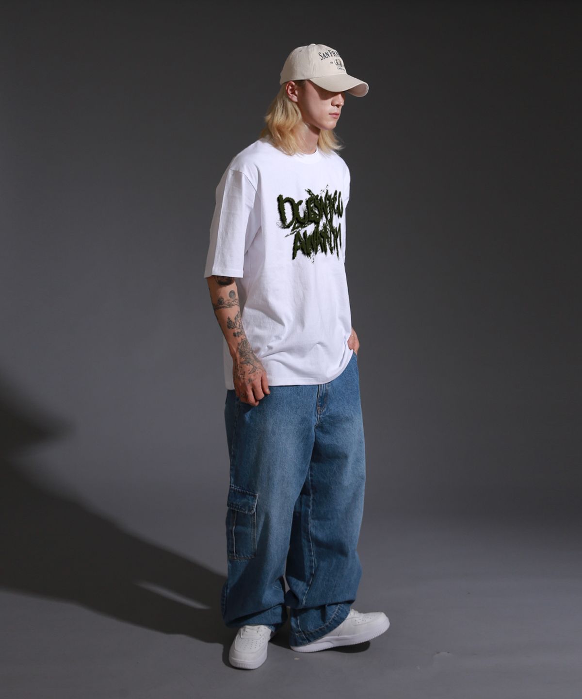 라이크더모스트(LIKE THE MOST) 어웨이 엘티엠 라운드 오버 티셔츠_화이트