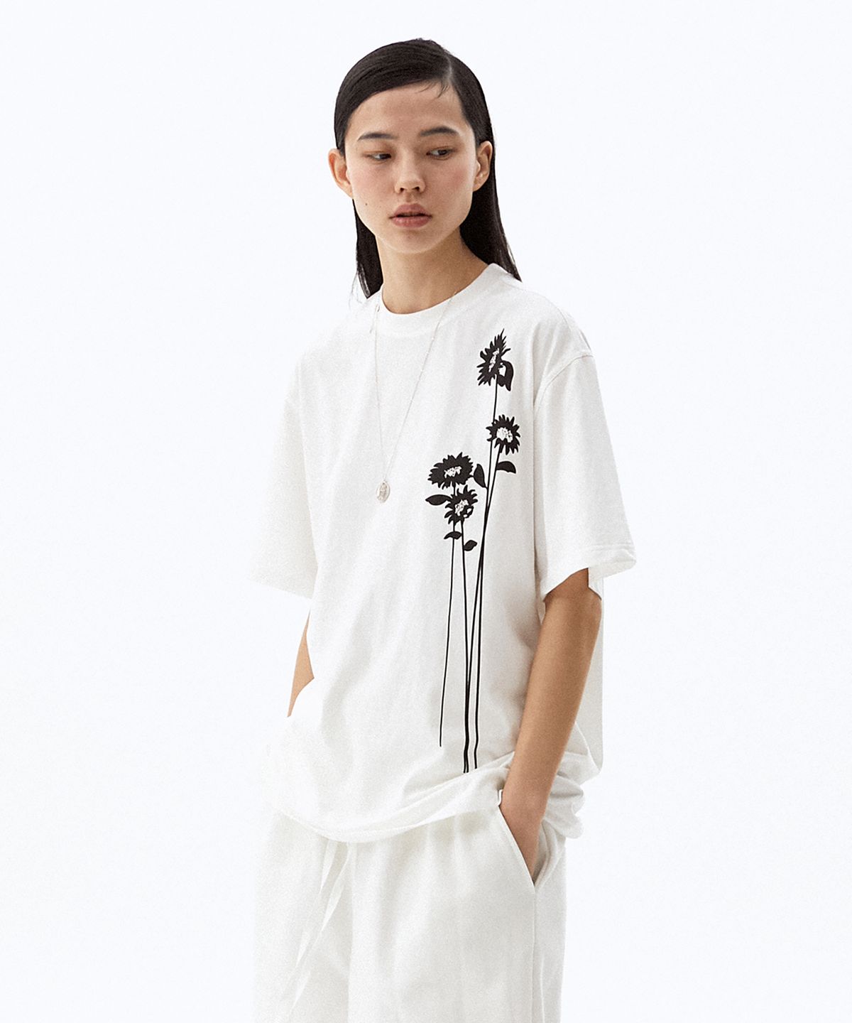 하이투(HYIIⁿ) UNISEX 선플라워 프린트  티셔츠 [오프화이트]