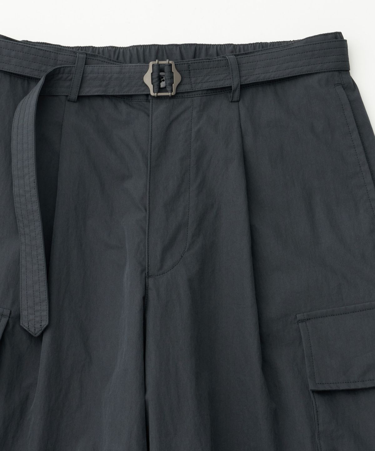 어나더 오피스(ANOTHER OFFICE) Parachute Belted Pants (Charcoal Navy)
