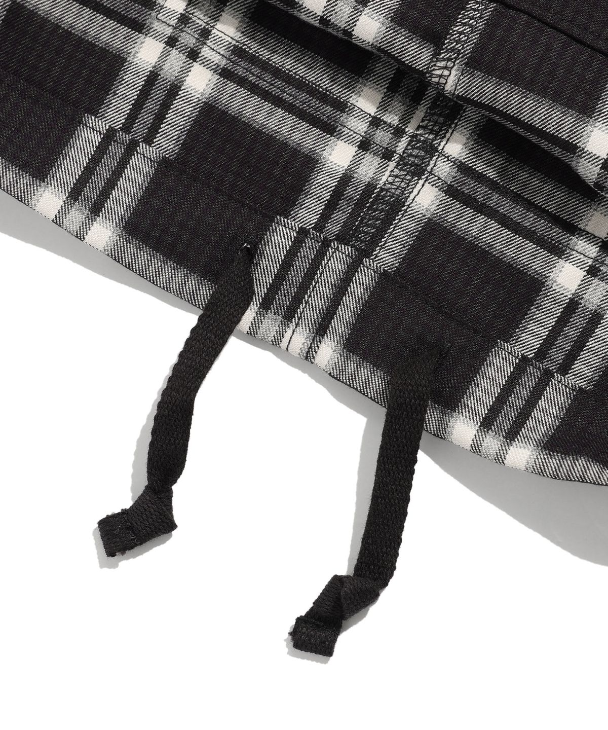 나이스고스트클럽(NICEGHOSTCLUB) CHECK PARACHUTE CARGO SHORTS_BLACK(NG2ESUPA60A)